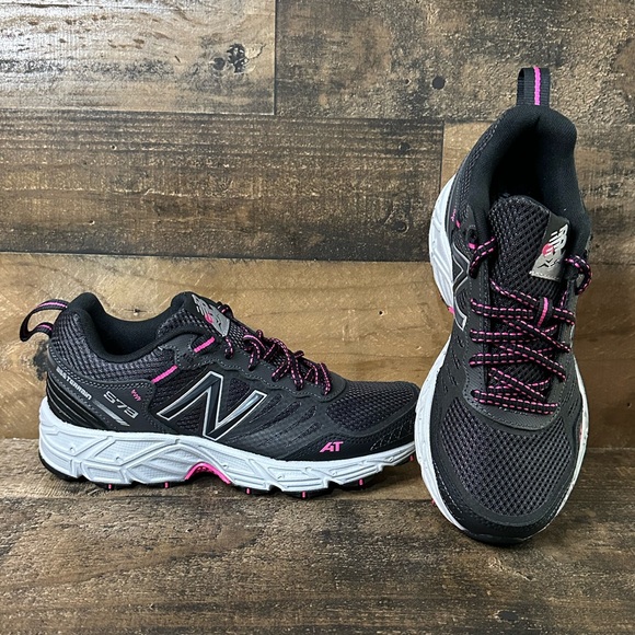 New Balance 573 V3 Black and Pink Size 7 Trail Runner ✨ NEW - Picture 3 of 8